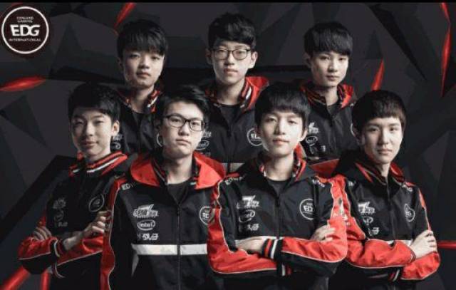 在短传配合 在短传配合