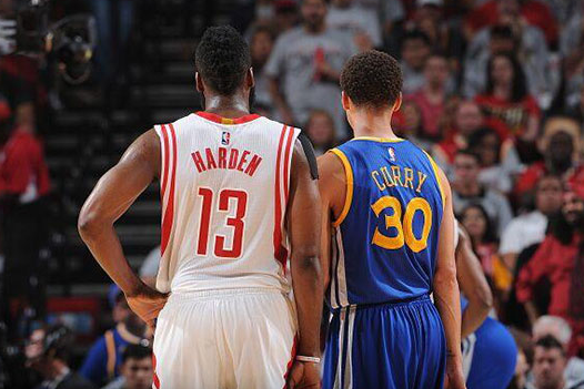 [天下足球]萨拉赫破门 利物浦逆转登顶.